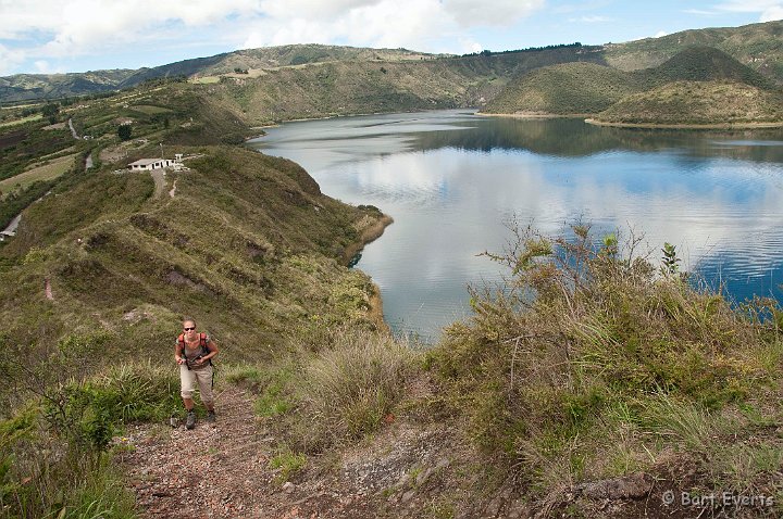 eDSC_0370.JPG - Making a 5 hour circular walk around the crater rim of an extinct volcano filled with water: Laguna Cuicocha